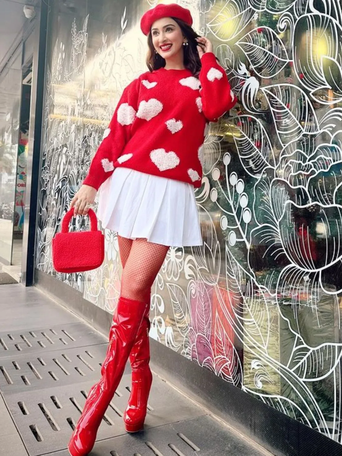 Red Heart Print Fashion Sweater Women's Warm and Cozy Round Neck Dropped Shoulder Sweater